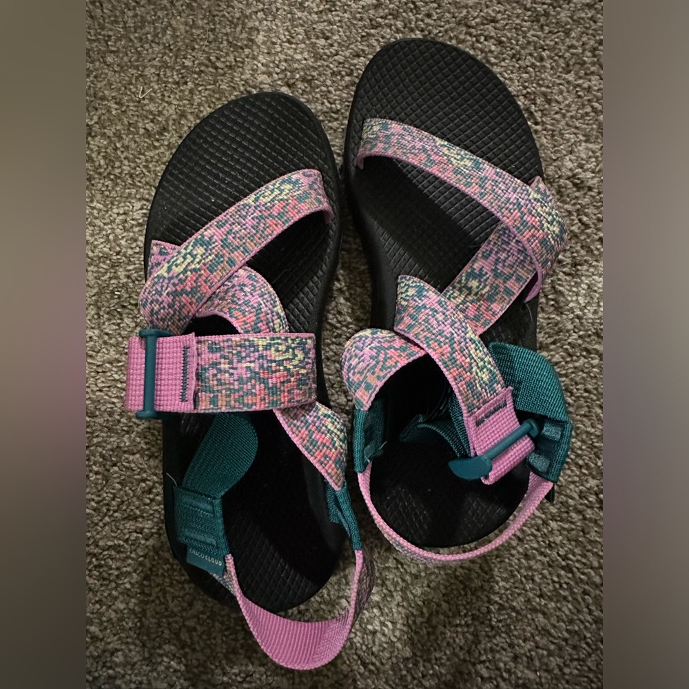 Women’s Chacos Size 8